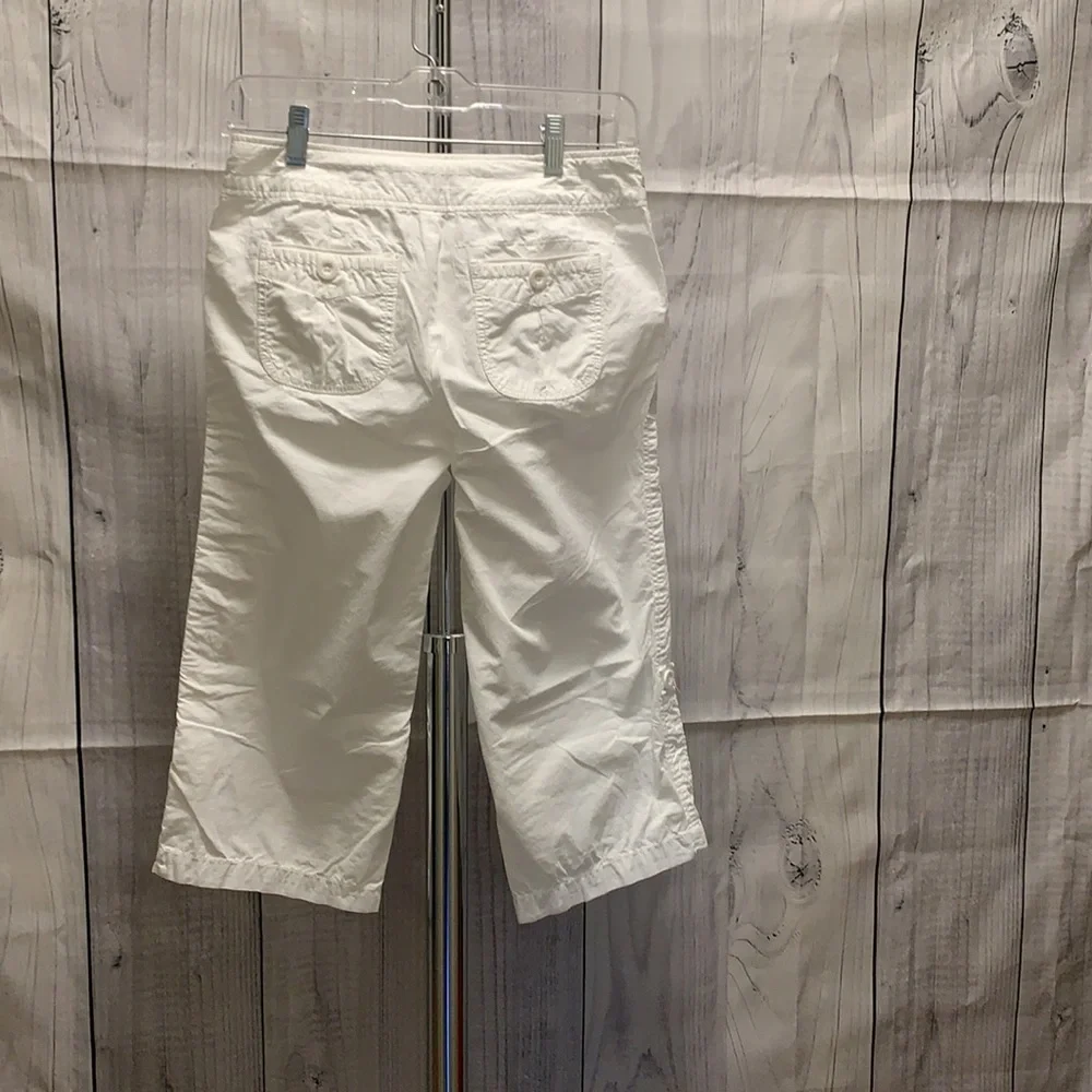 SO ware it declare it, white capris - Picture 2 of 8